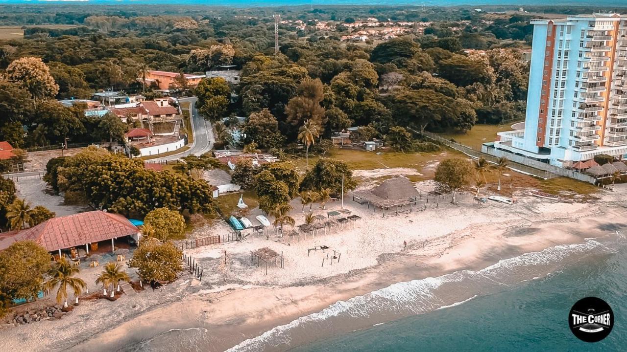 The Corner Hostel Плая Бланка Екстериор снимка